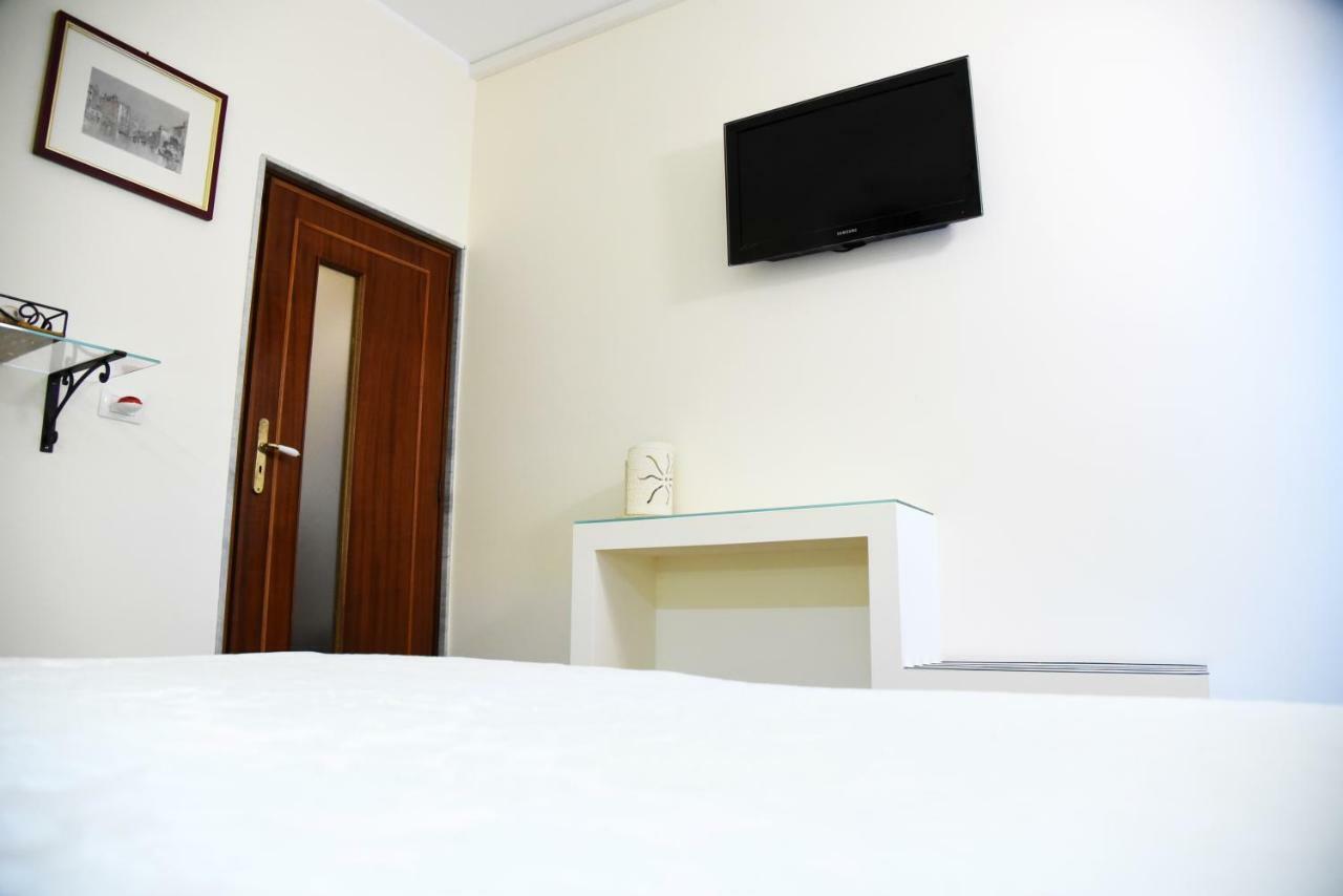 B&B Al Vecchio Glicine Torre Canne Exterior foto